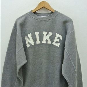 gray nike sweatshirt <3